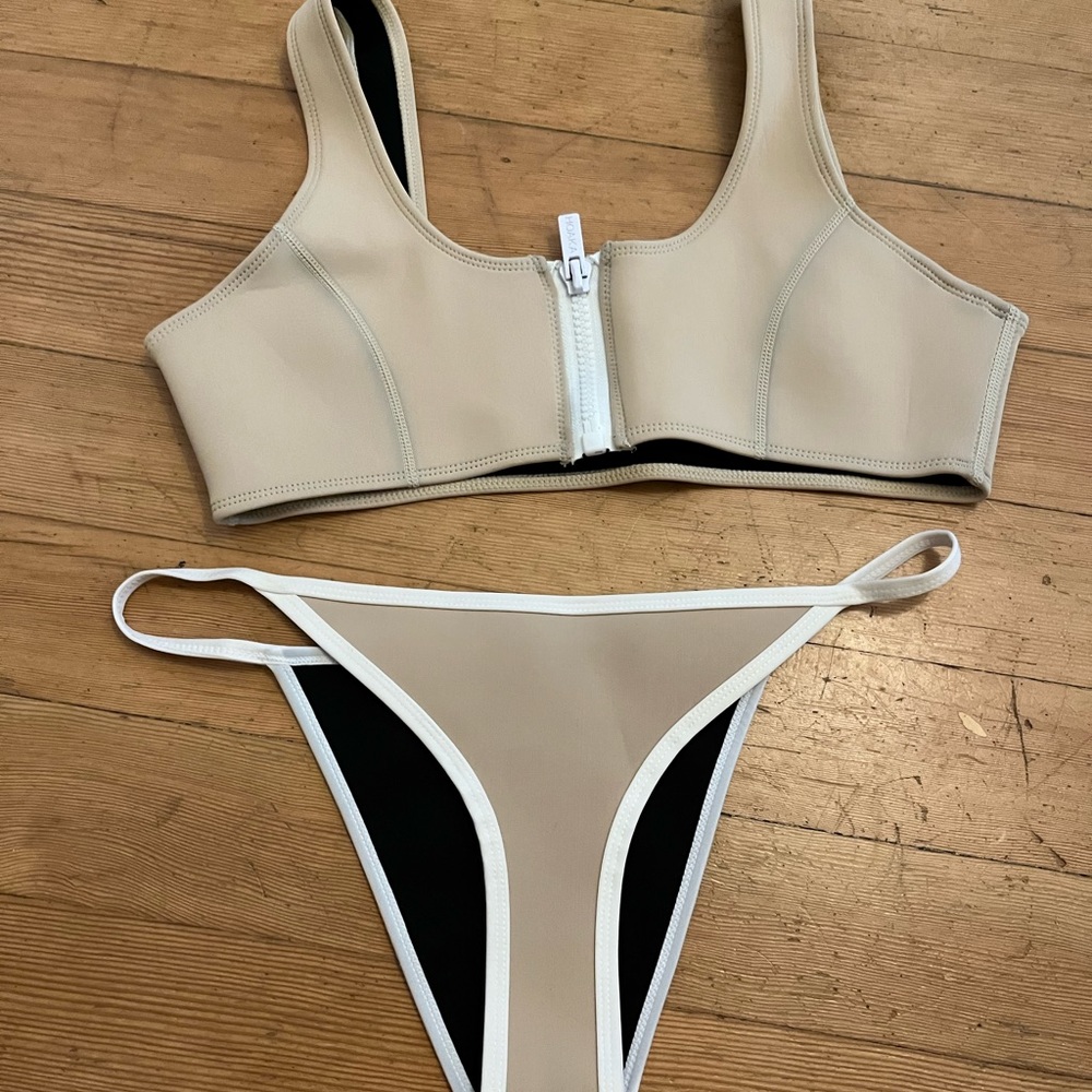 Hoaka beige bikini